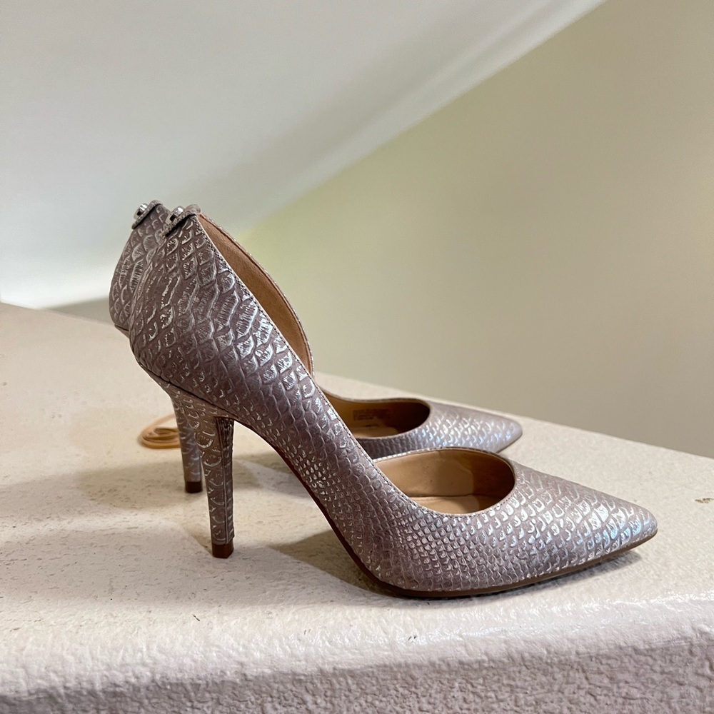 Michael Kors Nathalie Flex High Pump Metallic Embossed Leather Silver Size 5.5 - Picture 3 of 12